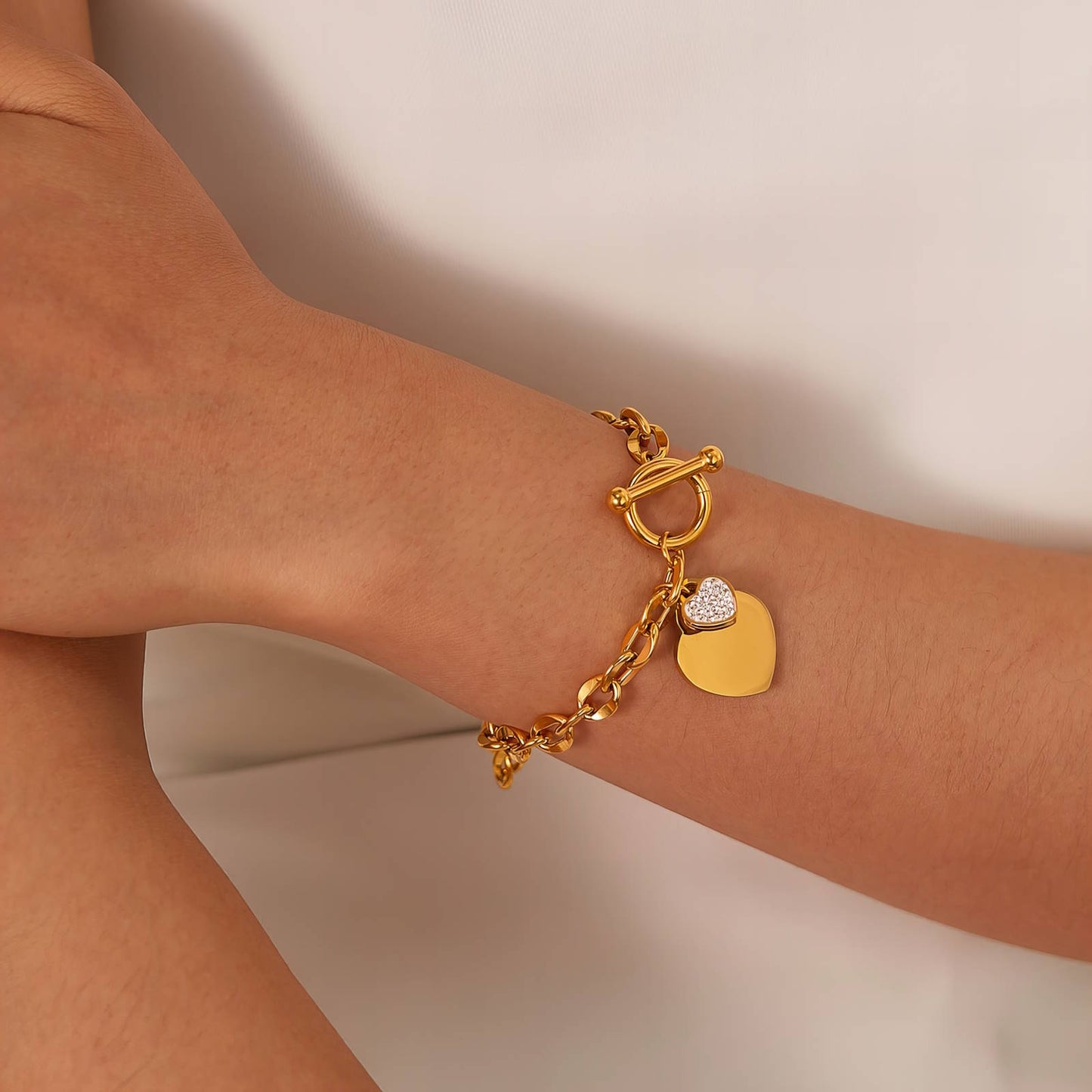 ETERNAL LOVE BRACELET, 18K GOLD PLATED STEEL