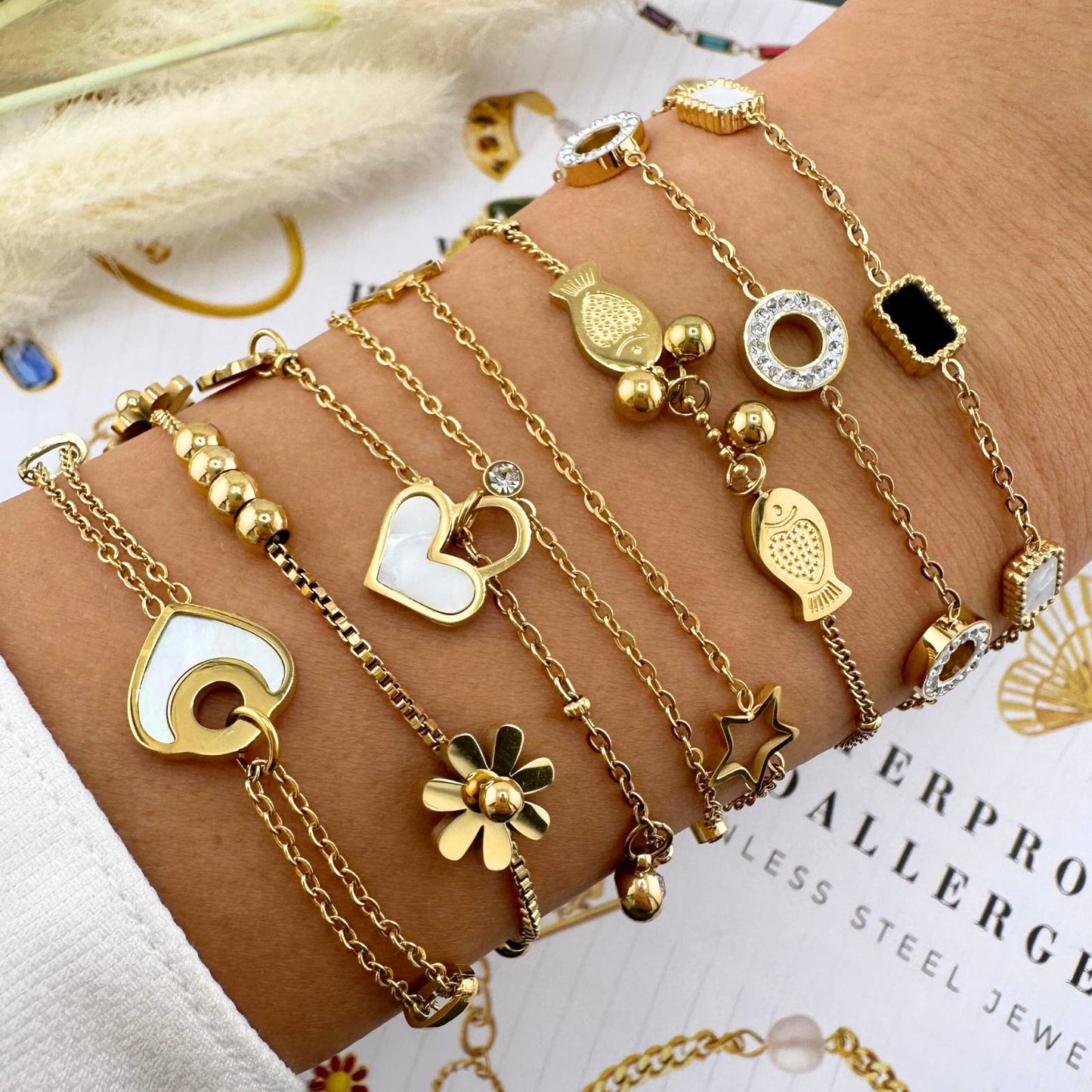 FALLING FOR YOU BRACELET, 18K GOLD PLATED STEEL